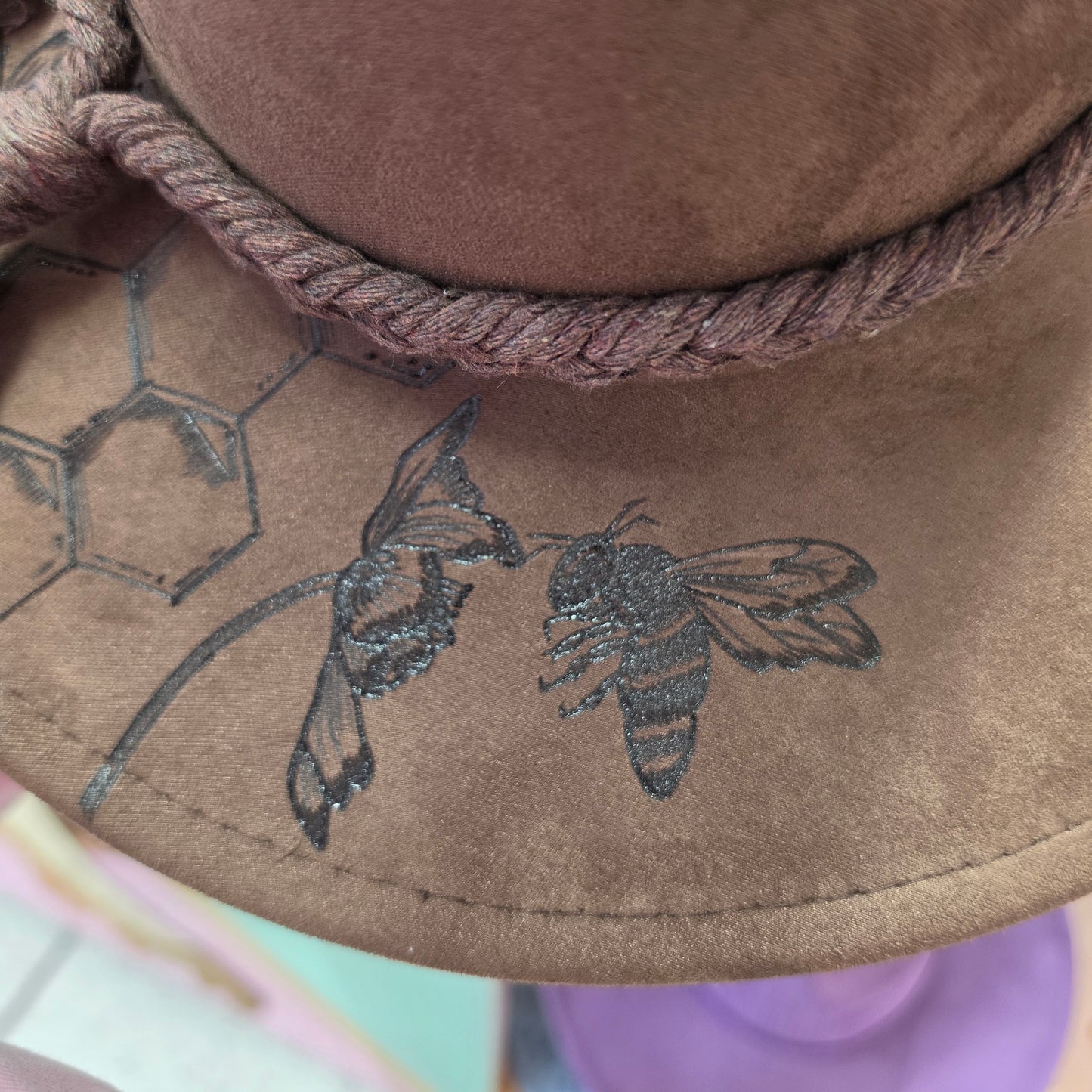 New* 038 Chocolate Bees & Flowere (Planties In A Knot)