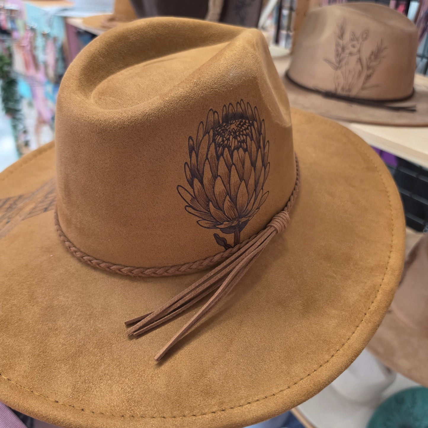 New* 038 Caramel Kookaburra (Planties In A Knot)