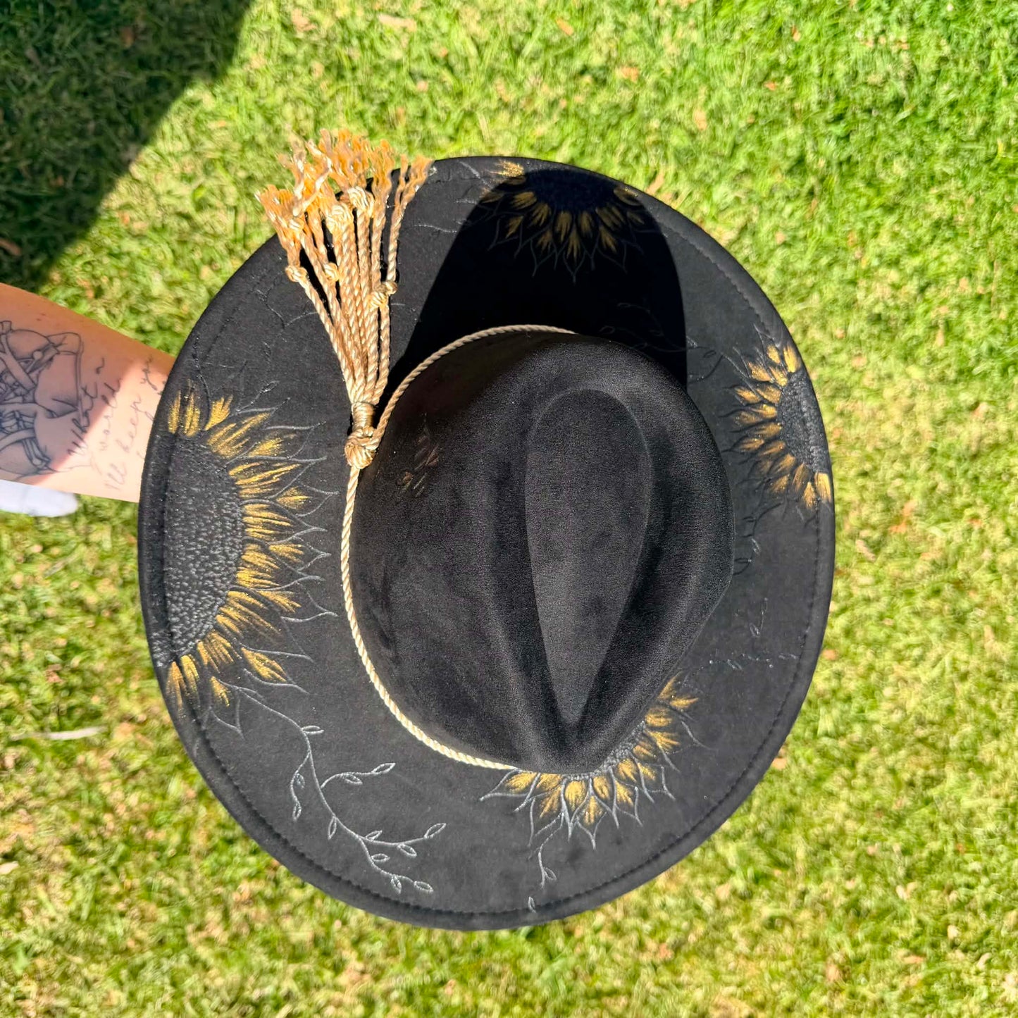 *NEW 1006 Black w/ Gold Sunflowers