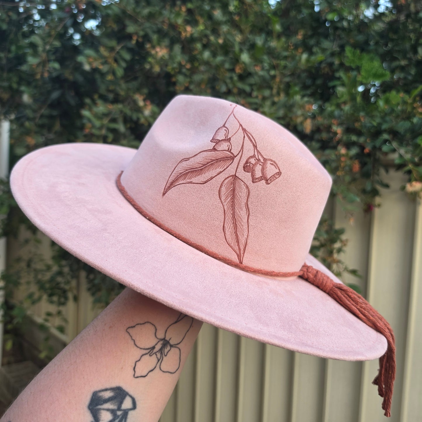 *NEW 019 Blush Kookaburra w/ Gum Leaves