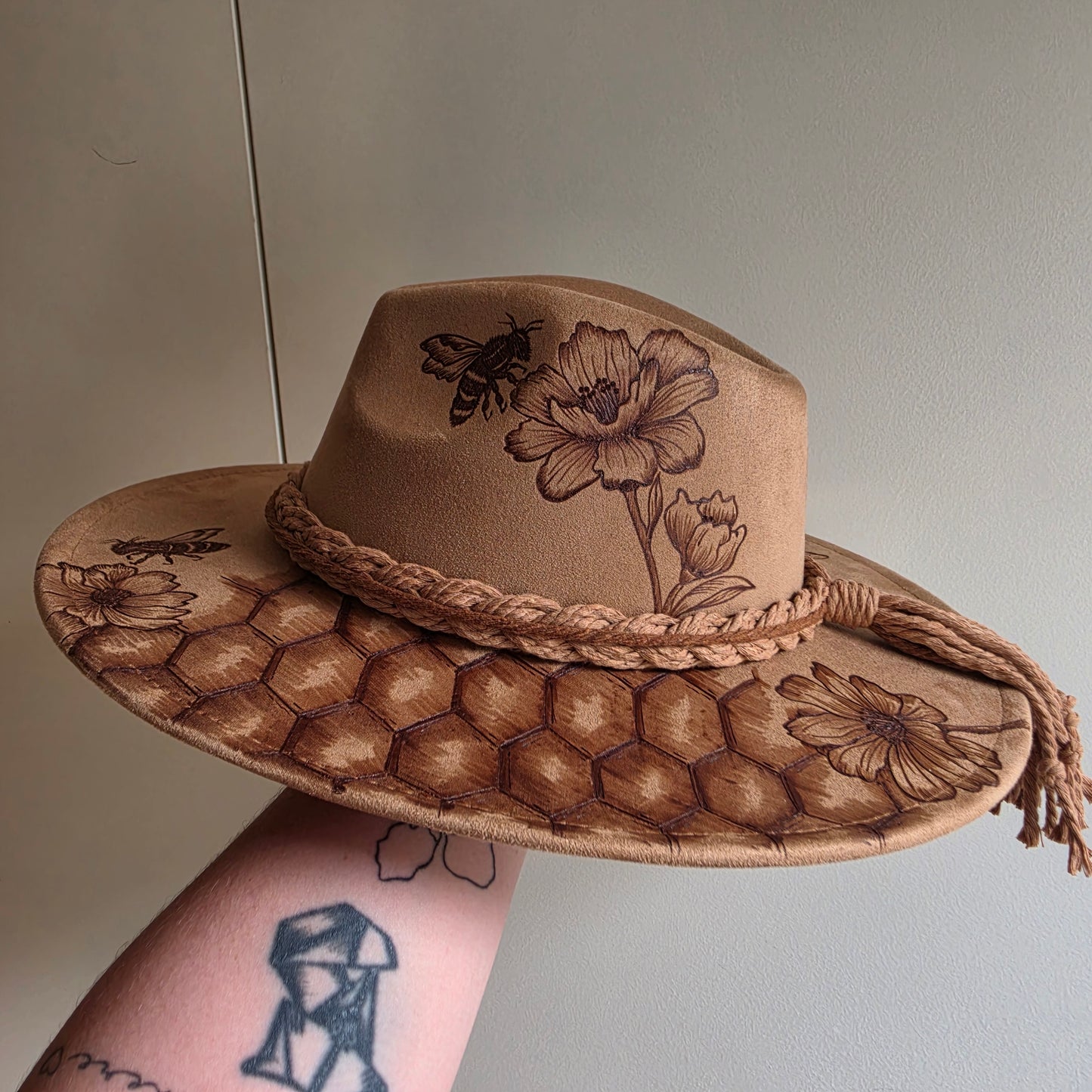 *NEW 025 Brown Bees & Florals