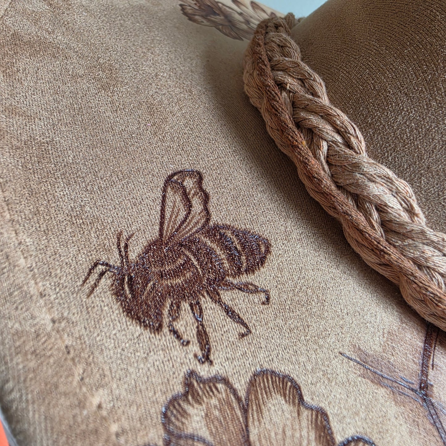 *NEW 025 Brown Bees & Florals