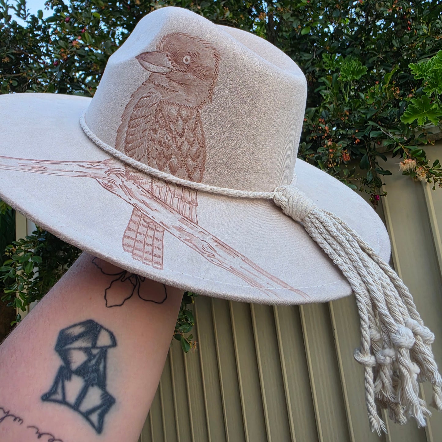 *NEW 020 Beige Kookaburra w/ Gum Leaves