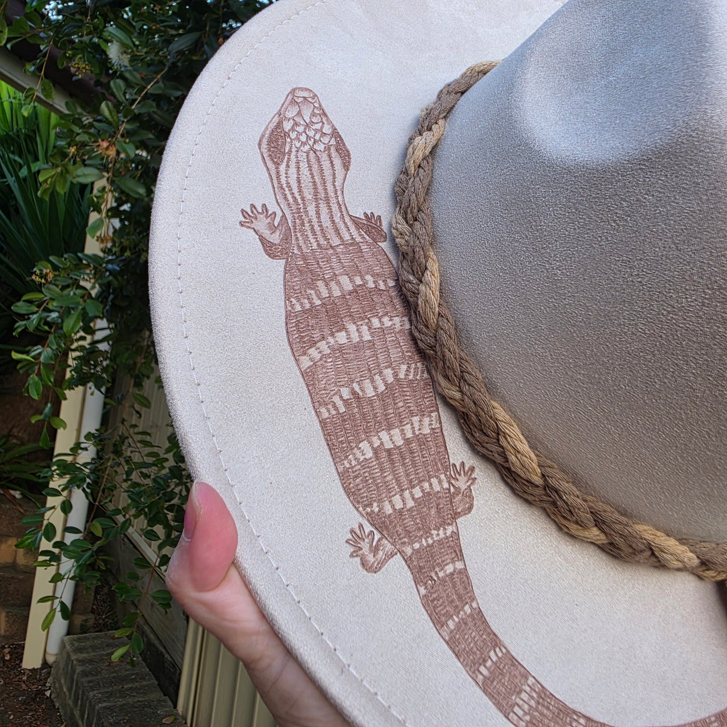 *NEW 022 Beige Blue Tongue Lizard