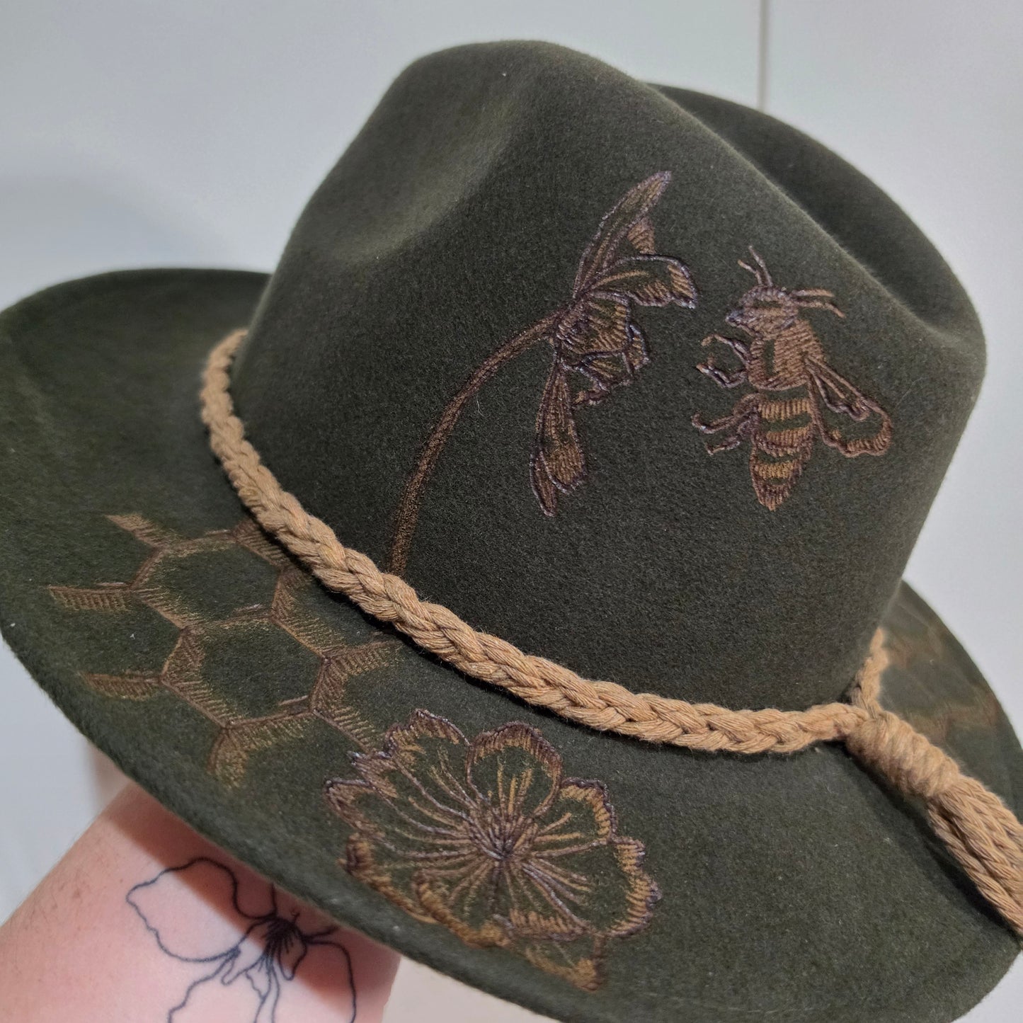 *NEW 028 Khaki Bees & Florals